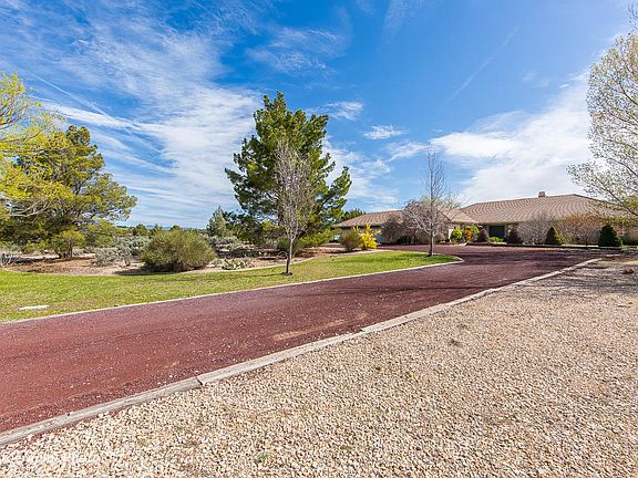 3rd image of 1181 W Meadow Lark Cir