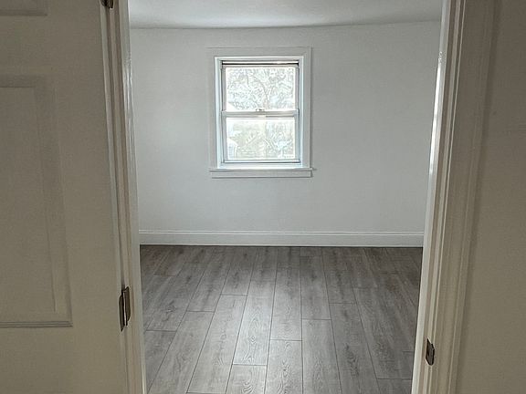 5th image of 10 Holly Ave