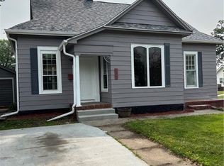 422 W 4th St S, Newton, IA 50208