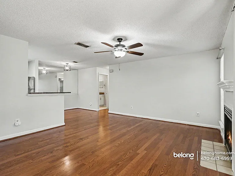 319 Granville Ct — Photo 3