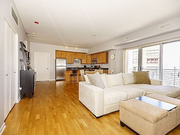 3rd image of 4350 N Broadway Ave #612
