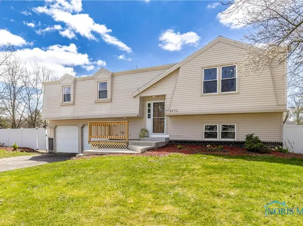 26711 Sheringham Rd, Perrysburg, OH 43551