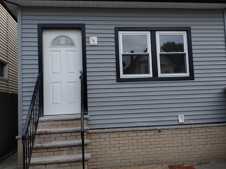 Lockman Ave — Photo 2