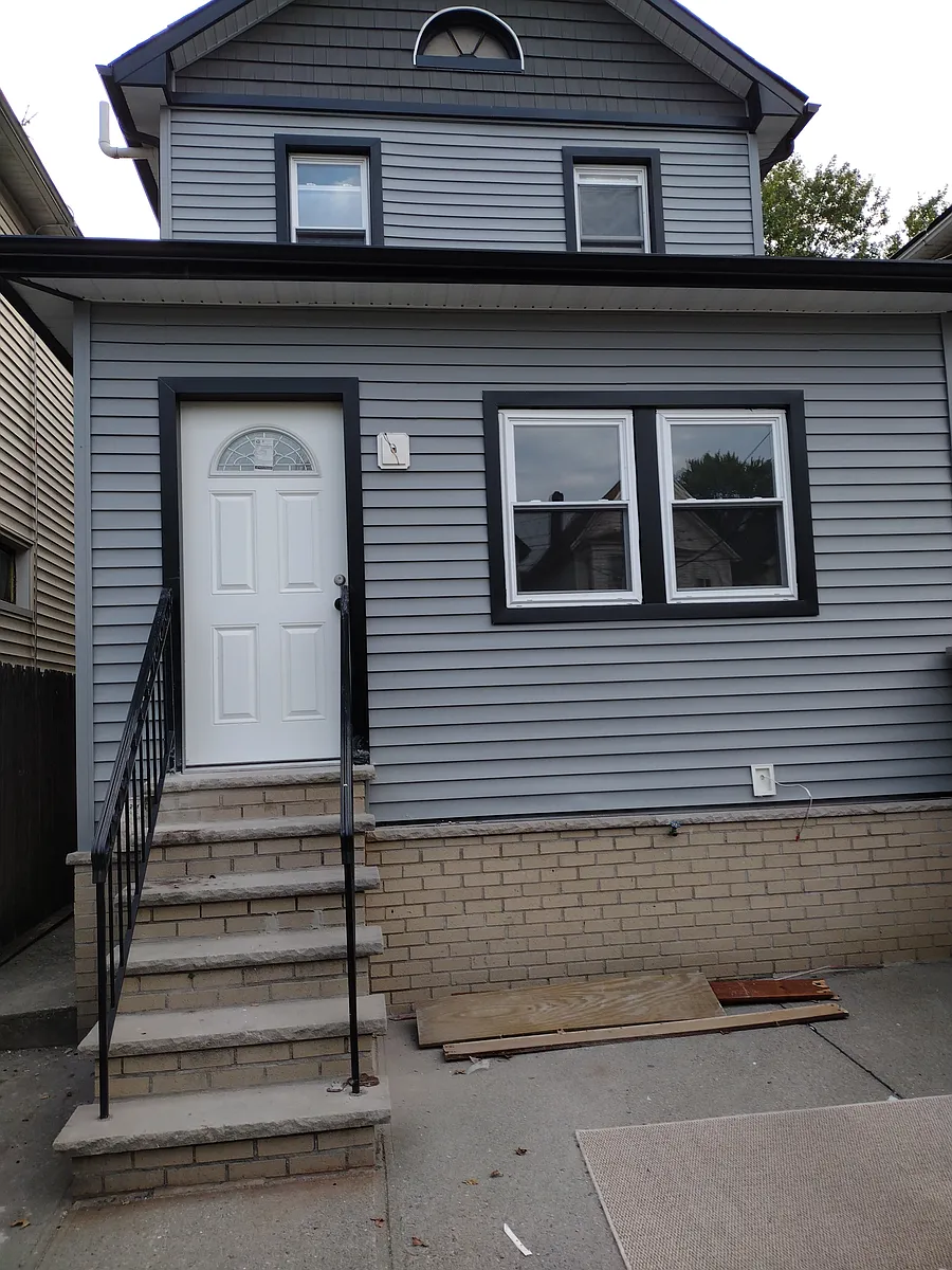 Building Photo - Lockman Ave