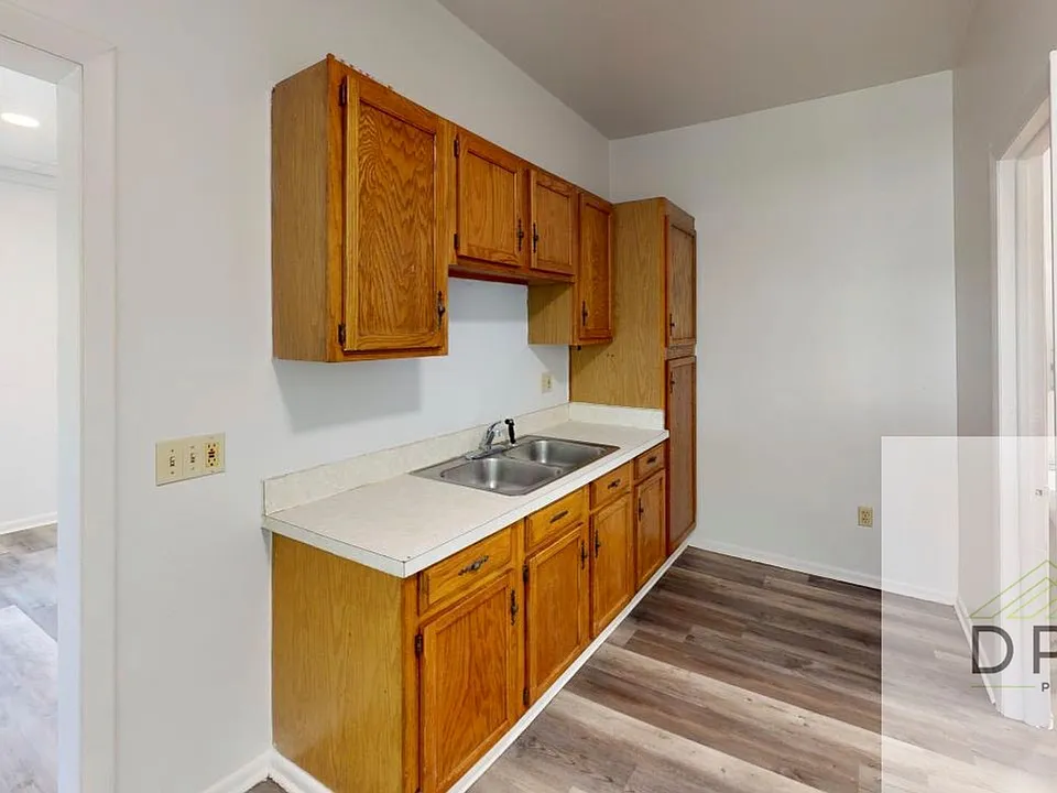 128 S Hosmer St #2
