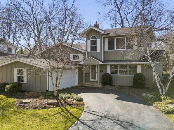 1209 Cardinal Ln, Naperville, IL 60540