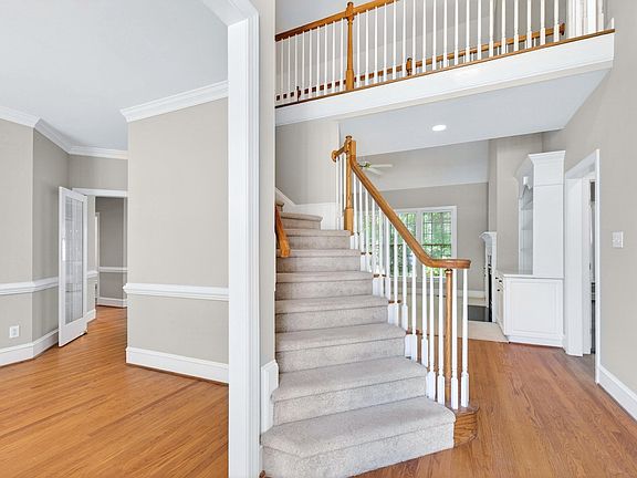 3rd image of 913 Tanworth Dr