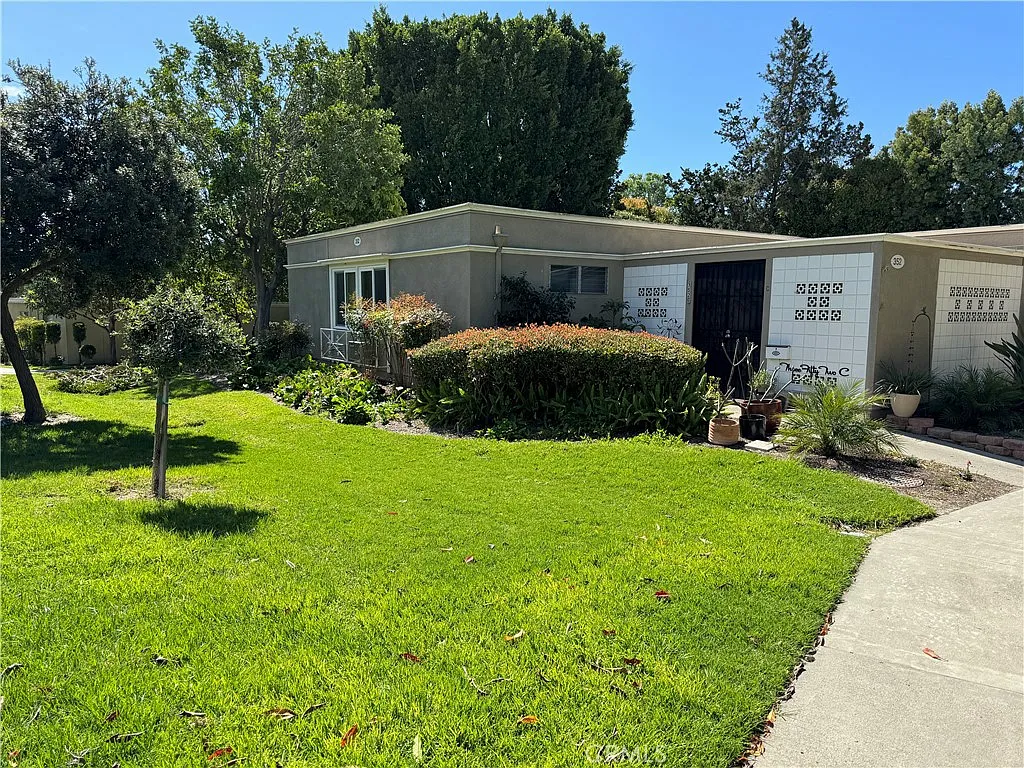 2 bed, 1000 sqft, $3,300 — Photo 1