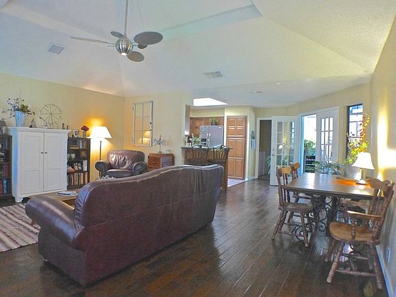 5th image of 1104 Hilton Dr