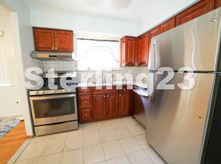 2044 48th St APT 2, Astoria, NY 11105