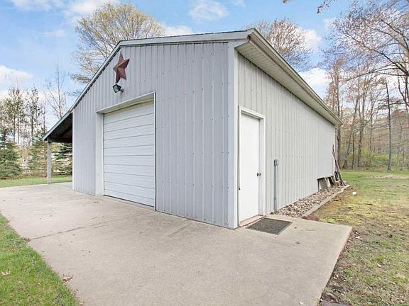 4th image of 10461 Acorn Ln