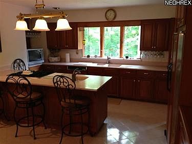 3rd image of 1036 Park Cir