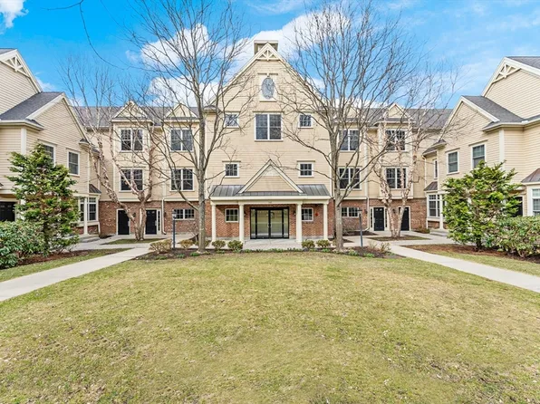 142 Bigelow St Unit 304, Brighton, MA 02135
