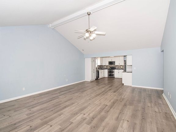 3rd image of 514 Kathryns Ct