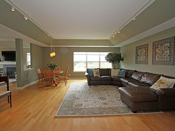 01_Great Room_1992crenshaw_vernonhills_bayhill_townhome_greggslanding_kieronquanerealestate_atproperties
