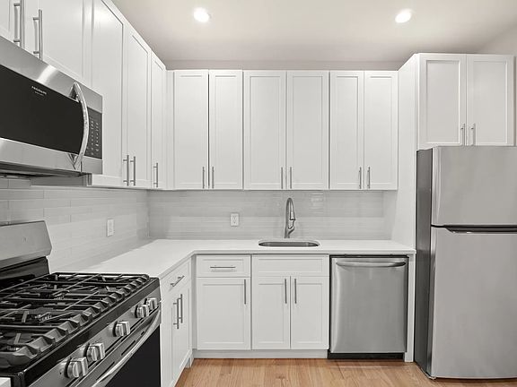 5th image of 105 Bennett Ave APT 31A