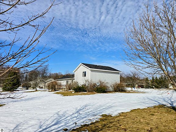 3rd image of 2392 Woodcock Ln