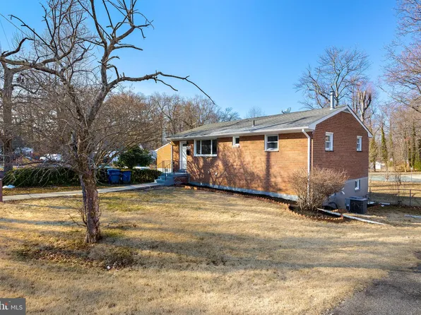 6620 Pine Grove Dr, Suitland, MD 20746