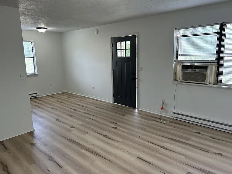270 Everett Ave — Photo 3