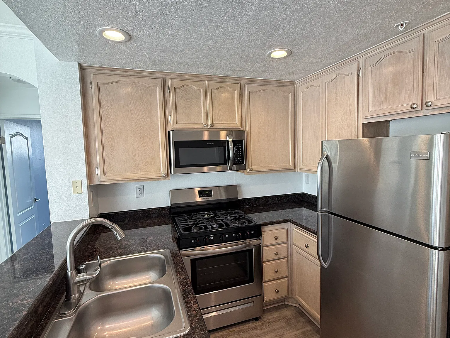 2 bed, 1150 sqft, $3,700 — Photo 1
