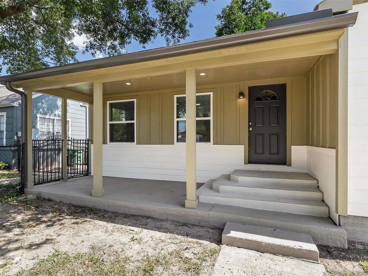 2 bed, 1.0 bath, 1142 sqft, $1,850 — Photo 2