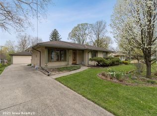 6610 Lincoln Ave, Windsor Heights, IA 50324