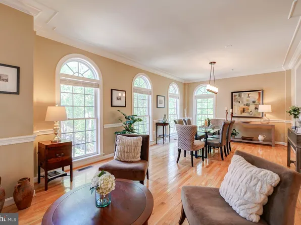 47816 Scotsborough Sq, Sterling, VA 20165