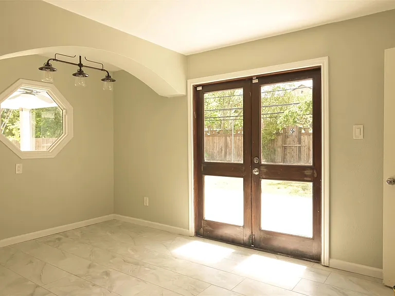 9810 Cliffwood Dr — Photo 37