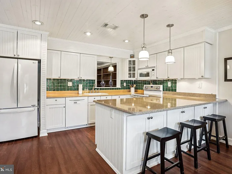 323 Penwyllt Ct — Photo 6