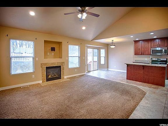 2nd image of 1152 W Turnberry Way