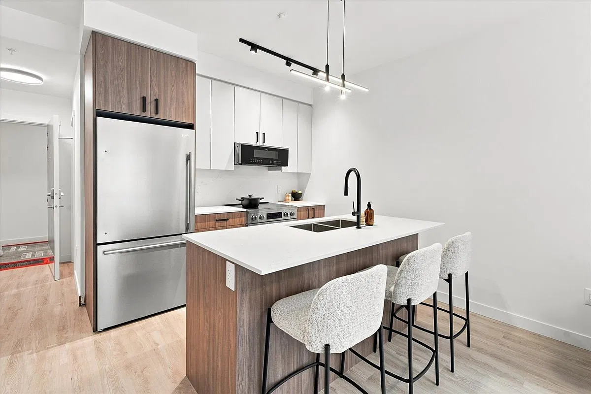 Edgeview — Photo 1