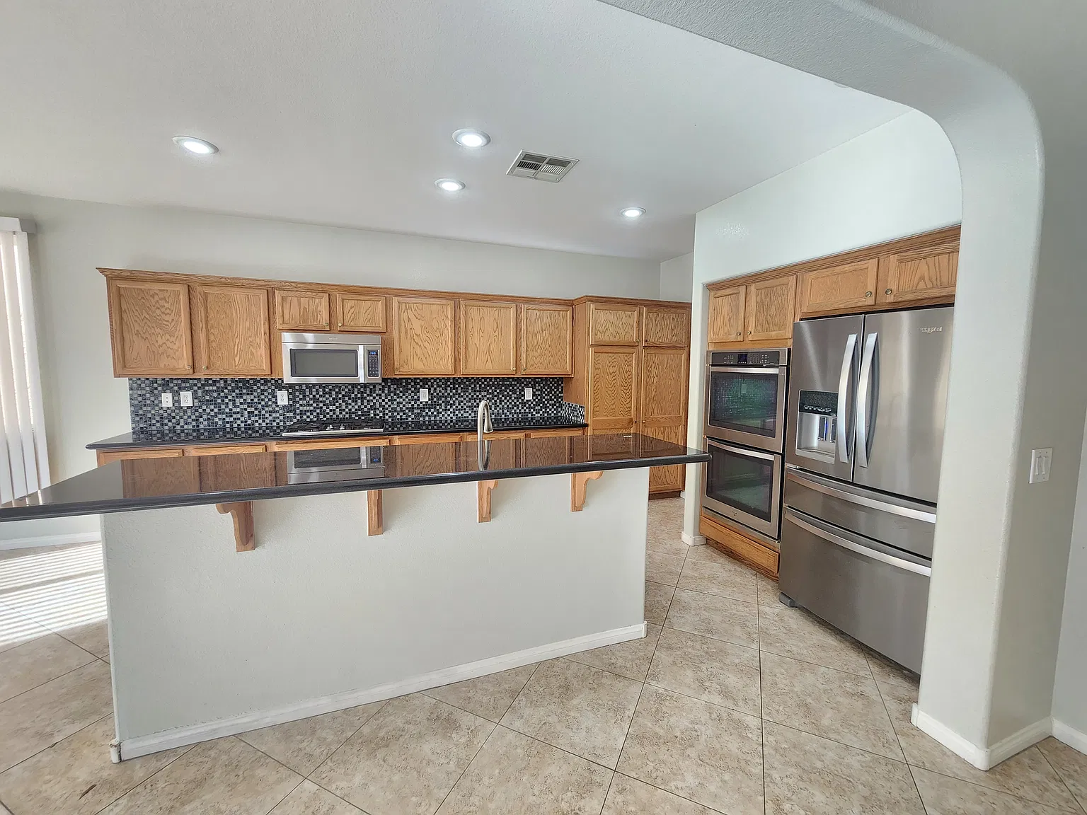 4 bed, 2026 sqft, $2,195 — Photo 3