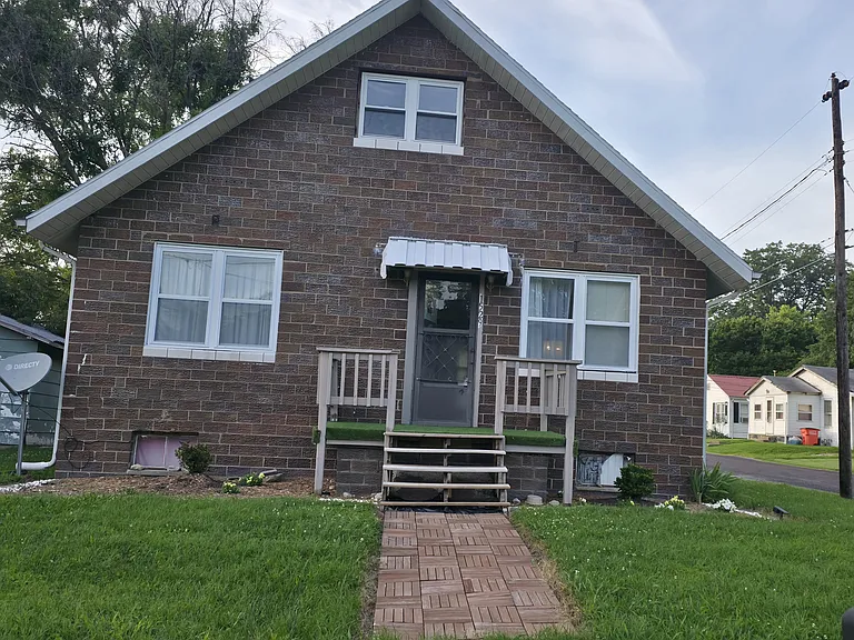 1529 W Main St — Photo 1