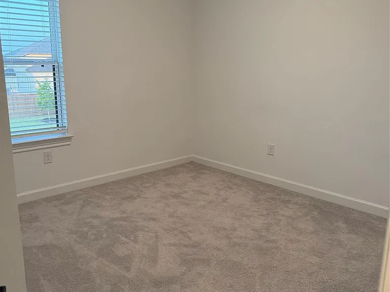 25302 Rothesay Ln — Photo 13