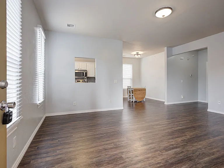 1812 Alameda St #221-1-221 — Photo 5