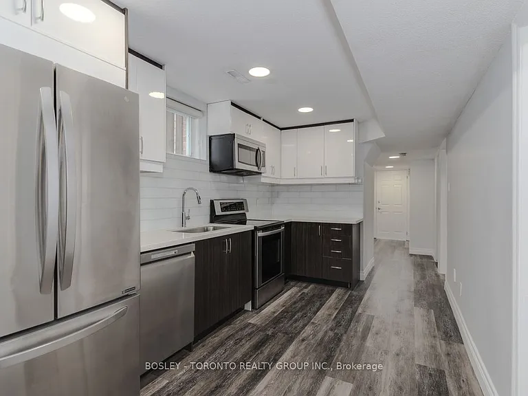 63 Burndale Ave #LOWER — Photo 8