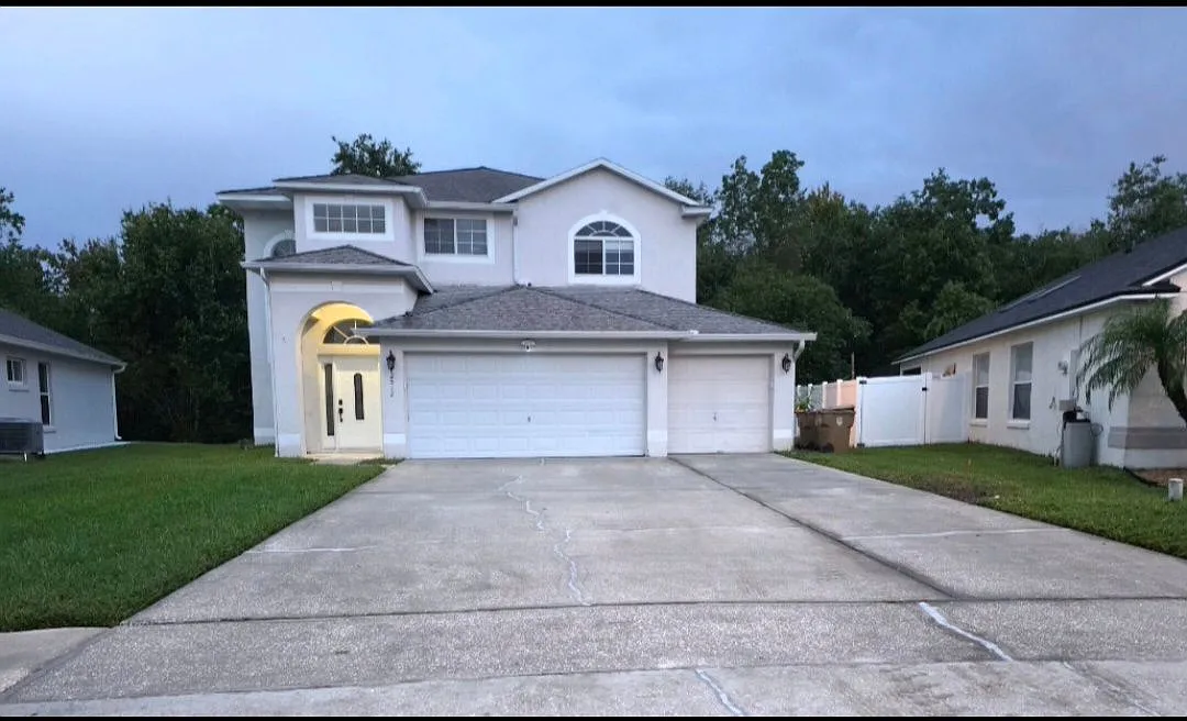 5 bed, 3.0 bath, 2469 sqft, $2,875 — Photo 1