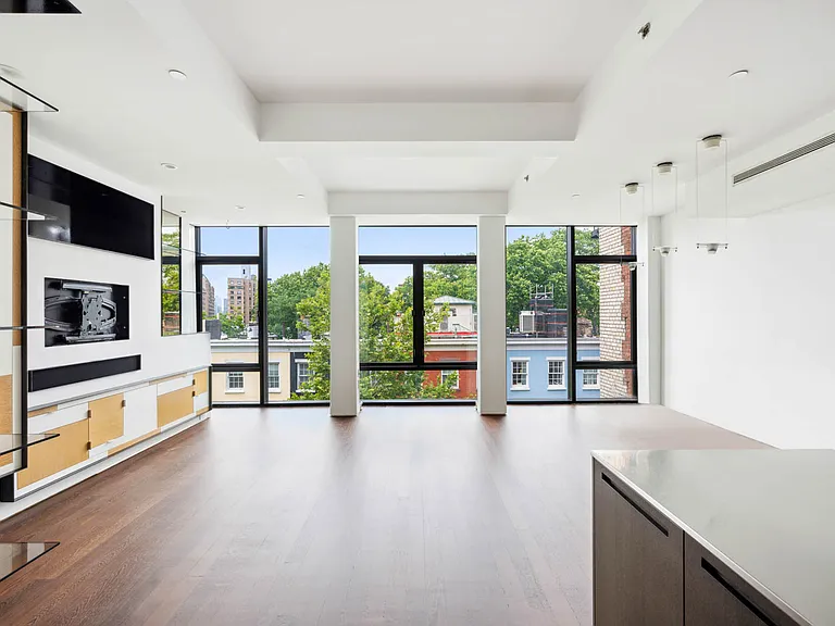 181 Sullivan St #PENTHOUSE — Photo 1