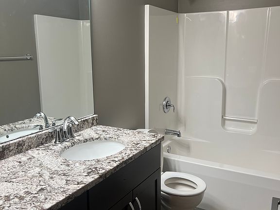 5th image of 306 Luella Pl NE