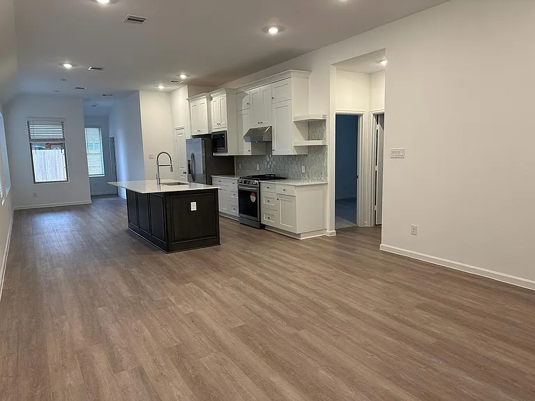 27034 Golden Isle Ln — Photo 3