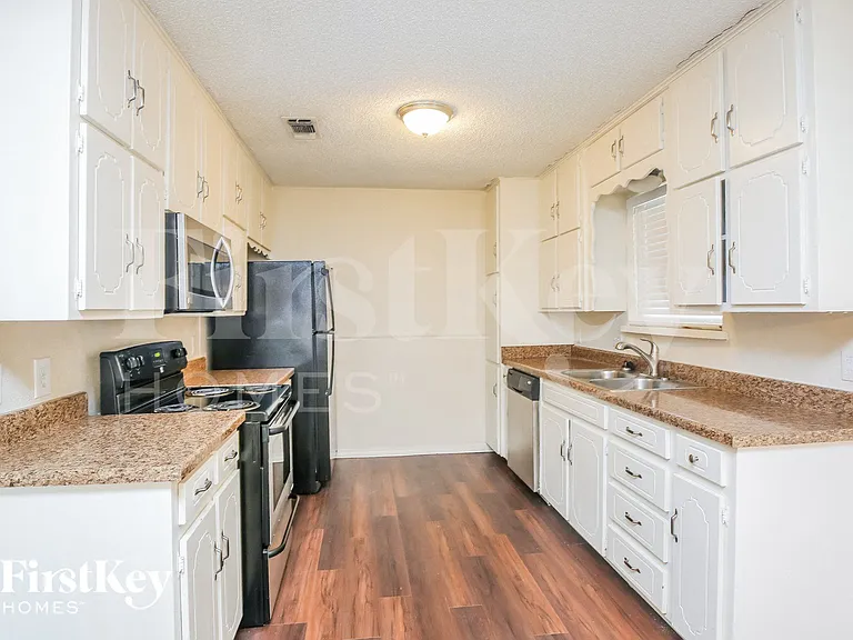 8513 Crestview Dr — Photo 6