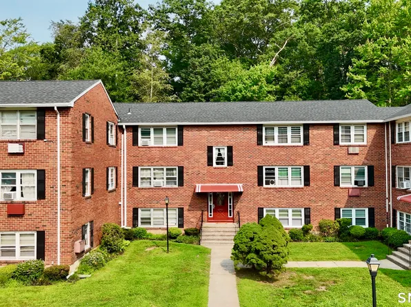 54 Briarwood Lane #B, Branford, CT 06405