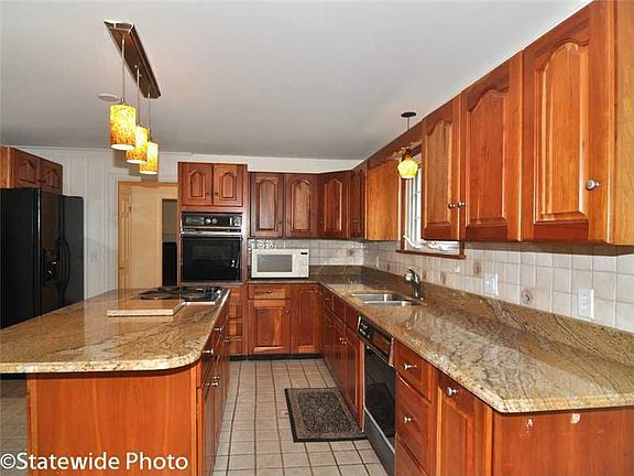 5th image of 12 White Hill Ln