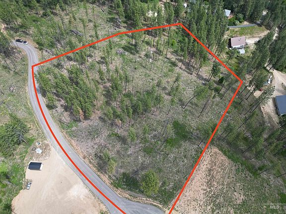 3rd image of 5 Pine Ln
