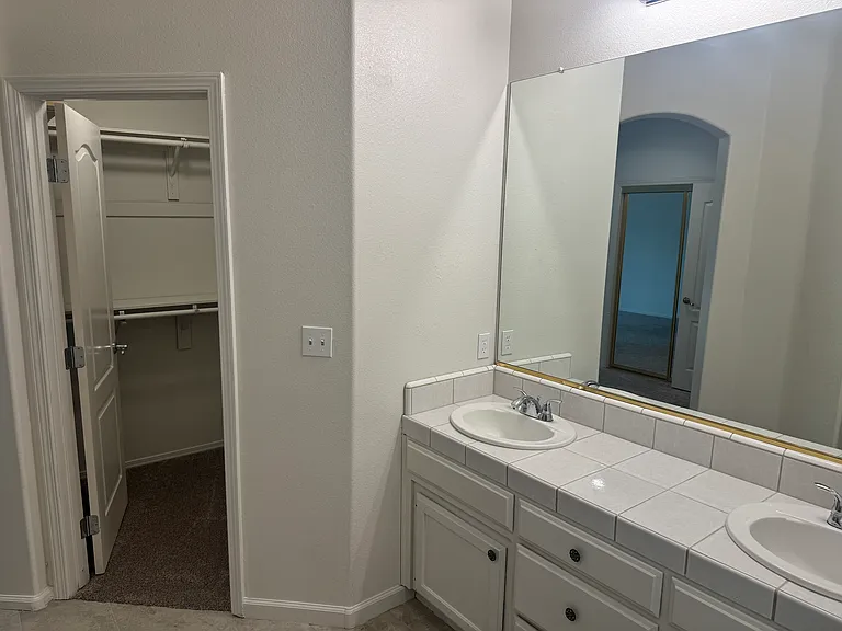 7270 N Gorma Ave — Photo 22