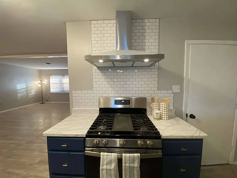 4604 Mercedes Dr — Photo 1