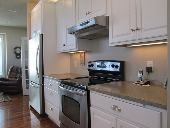 3rd image of 1004 Elton Ave