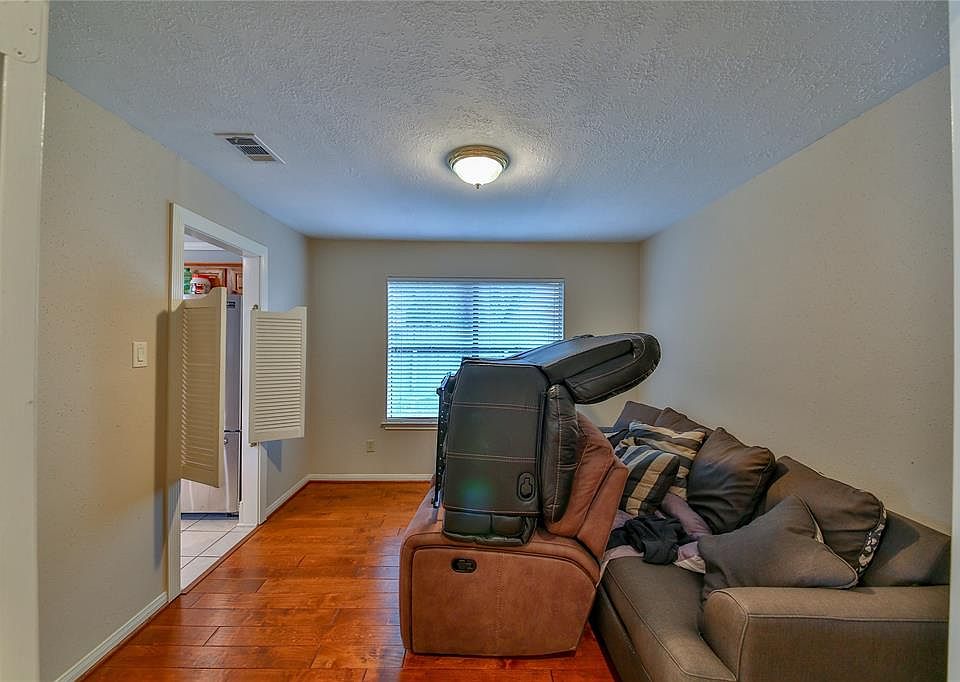 1st image of 1310 Garden Park Dr
