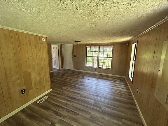 5th image of 455 Ketner Mill Rd