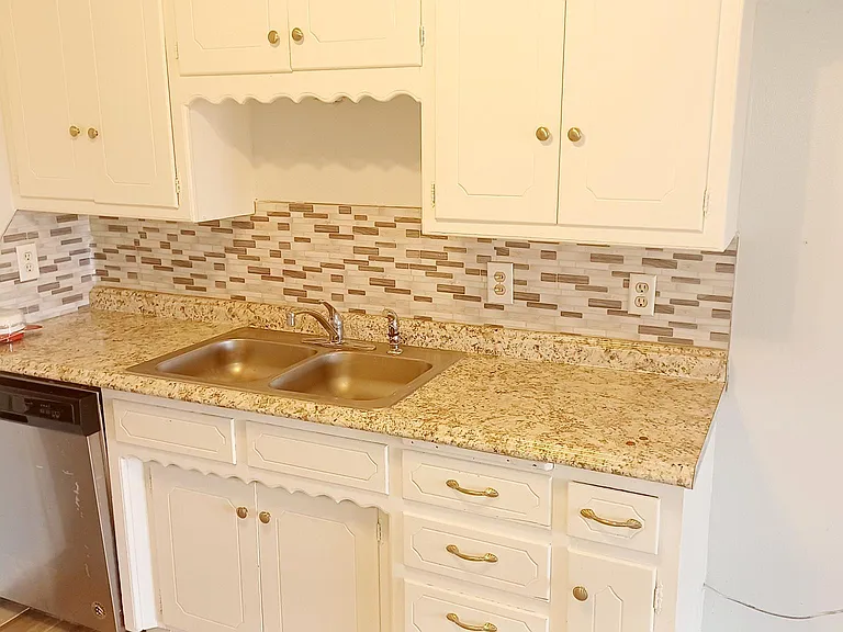 648 W Beam Ave — Photo 11